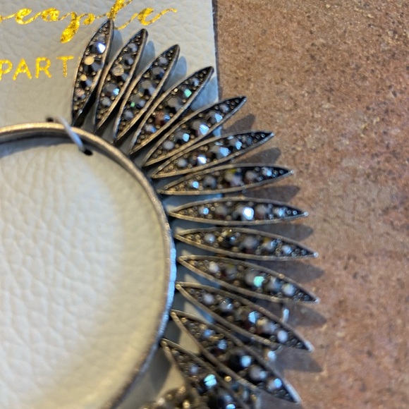 NWT Free People Birds Of A Feather Cocktail Earring - Picture 2 of 4